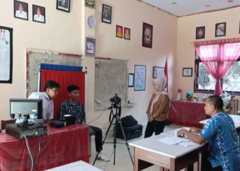 Disdukcapil Rekam e-KTP di SMA Negeri 1 Kotamobagu