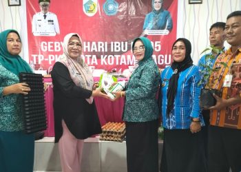 Ketua TP-PKK Kotamobagu Hadiri Gebyar Hari Ibu Ke-95 di Desa Pontodon Timur