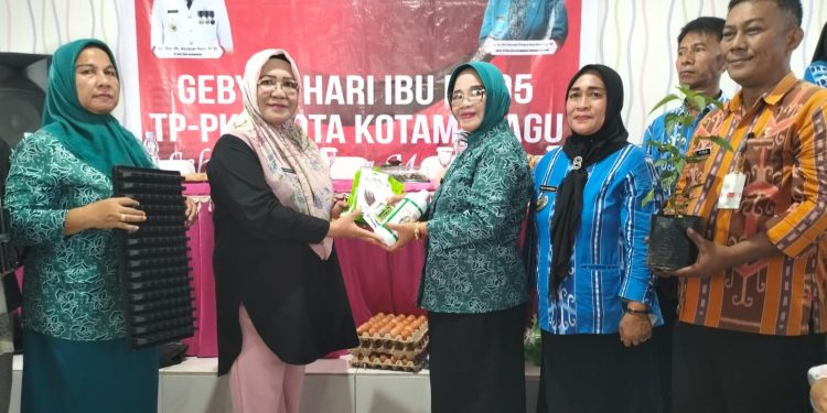 Ketua TP-PKK Kotamobagu Hadiri Gebyar Hari Ibu Ke-95 di Desa Pontodon Timur