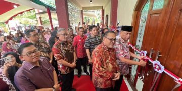 Gubernur Olly Didampingi Bupati Limi Resmikan Islamic Center dan Perpustakaan Daerah