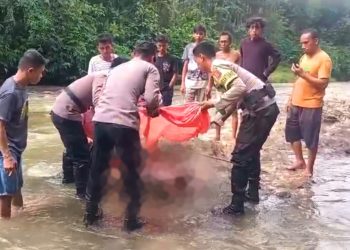 Dipimpin Kapolres, Personil Polres Kotamobagu Evakuasi Korban Hanyut di Desa Lobong