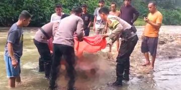 Dipimpin Kapolres, Personil Polres Kotamobagu Evakuasi Korban Hanyut di Desa Lobong