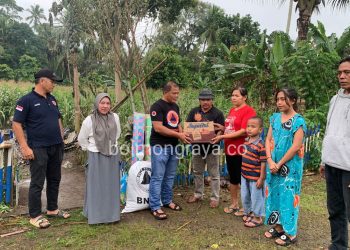Responsif, BPBD Salurkan Bantuan Bagi Keluarga Korban Kebakaran di Desa Pontodon