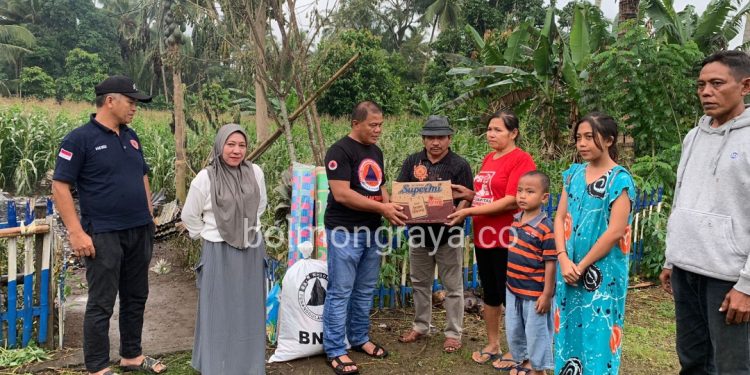 Responsif, BPBD Salurkan Bantuan Bagi Keluarga Korban Kebakaran di Desa Pontodon