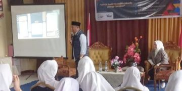 Go to School, Hamim Pou Bekali Pendidikan Politik Bagi Siswa Cokroaminoto Manado