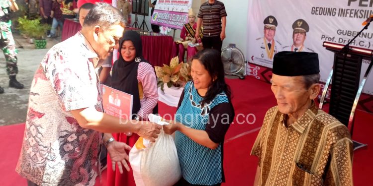 Diserahkan Gubernur Sulut, DKP Kotamobagu Salurkan CBP bagi 5.928 KPM