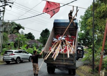 Hari ke Dua, Satpol-PP dan Bawaslu Kotamobagu Maksimalkan Penertiban APK Parpol Peserta Pemilu