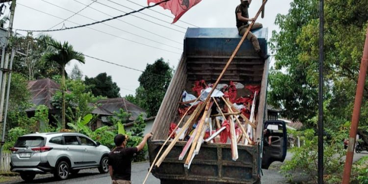 Hari ke Dua, Satpol-PP dan Bawaslu Kotamobagu Maksimalkan Penertiban APK Parpol Peserta Pemilu