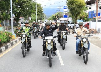 Tunggangi Sepeda Motor, Asripan Nani Pantau Pelaksanaan Pemilu di Wilayah Kotamobagu