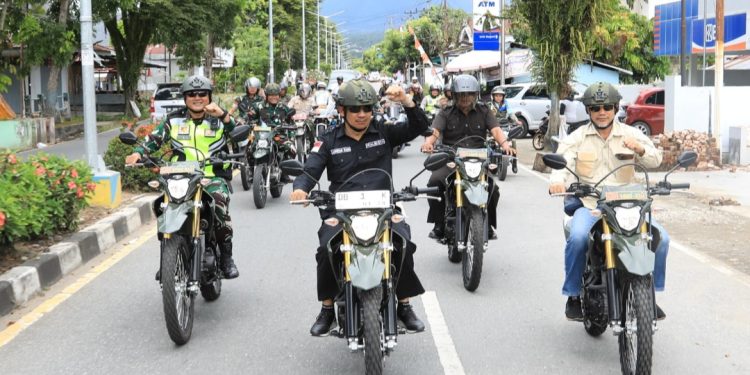 Tunggangi Sepeda Motor, Asripan Nani Pantau Pelaksanaan Pemilu di Wilayah Kotamobagu
