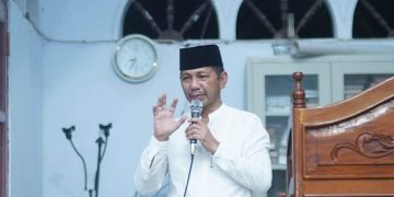 Foto : Sekretaris Daerah dr. Jusnan C. Mokoginta, MARS, saat menyampaikan sambutan Pemda Bupati di acara Nuzul Qur'an dan Safari Ramadhan