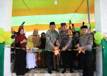 Pj Wali Kota Asripan Nani Resmikan Masjid Al Aqsa Desa Moyag