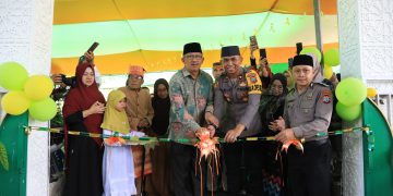 Pj Wali Kota Asripan Nani Resmikan Masjid Al Aqsa Desa Moyag