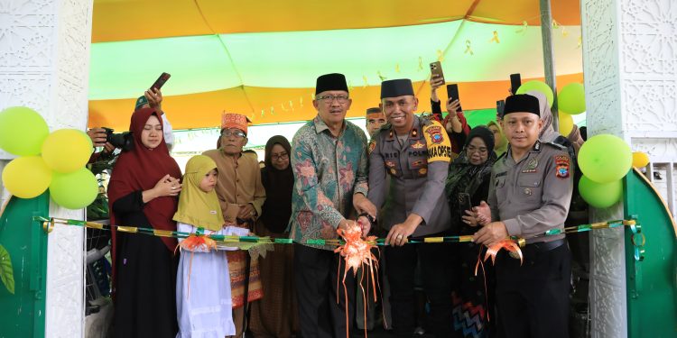 Pj Wali Kota Asripan Nani Resmikan Masjid Al Aqsa Desa Moyag