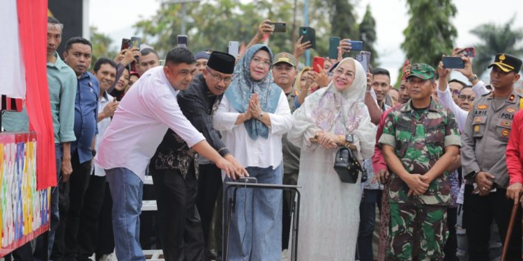 Hadiri Peresmian Alun-alun Boki Hotinimbang, ini Kata Ketua DPRD Meiddy Makalalag
