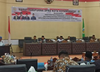 Meiddy Makalalag Pimpin Rapat Paripurna Tutup dan Buka Masa Sidang DPRD