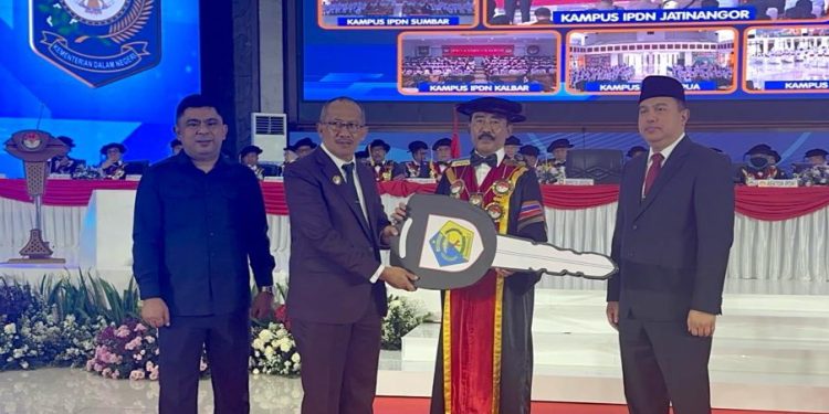 Hadiri Dies Natalis IPDN, Mekal Turut Serahkan Bantuan Bus untuk IPDN Kampus Sulut