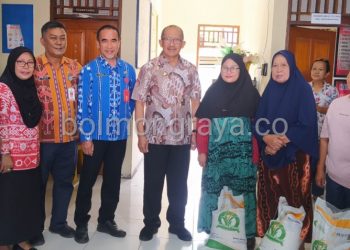 Pj Wali Kota Kotamobagu Serahkan Langsung Bantuan CBP di Kelurahan Kotobangon