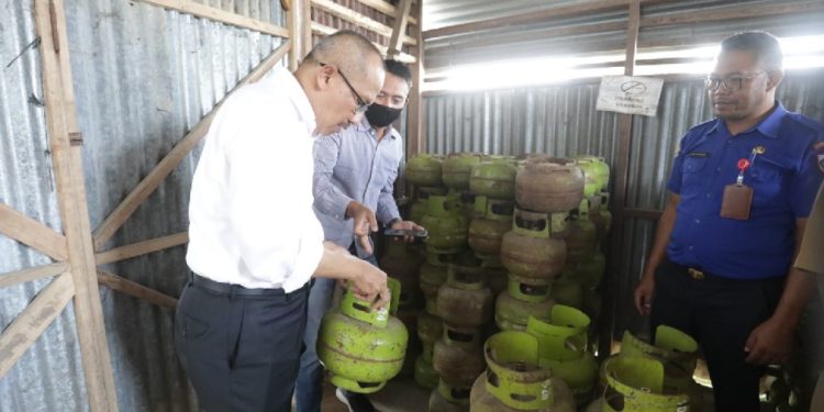 Pastikan Ketersediaan LPG, Pj Wali Kota Kotamobagu Inspeksi Sejumlah Pangkalan