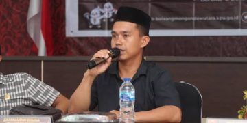 Foto : Ketua KPUD Bolmut, Zamaludin Djuka