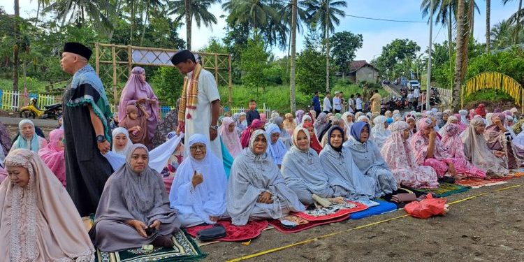 Shalat Idul Fitri Pemerintah dan Masyarakat Desa Pontodon Timur Berlangsung Khidmat