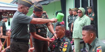 Dandim Letkol Inf Fahmil Harris Pimpin Upacara Kenaikan Pangkat Personil Kodim 1303/Bolmong