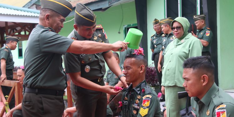 Dandim Letkol Inf Fahmil Harris Pimpin Upacara Kenaikan Pangkat Personil Kodim 1303/Bolmong