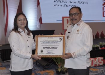 Terima Penghargaan dari Ombudsman, Bupati Limi: Partisipasi Masyarakat Jadi Elemen Terpenting