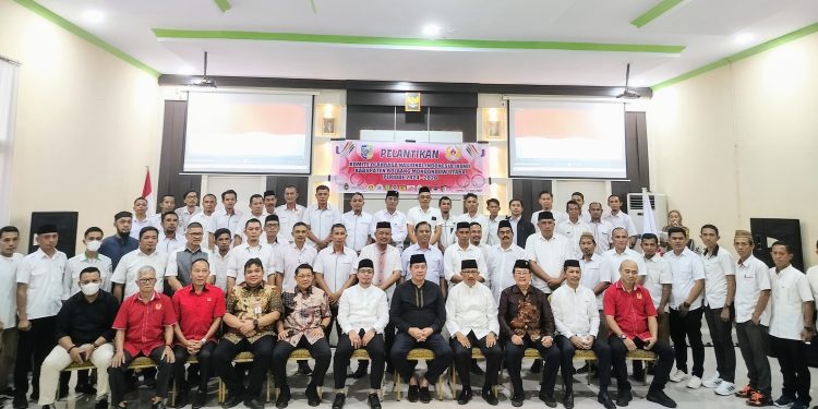Foto : Wagub Steven Kandouw saat berfoto bersama Pengurus KONI, Forkopimda Bolmut dan Pj Walikota Kotamobagu
