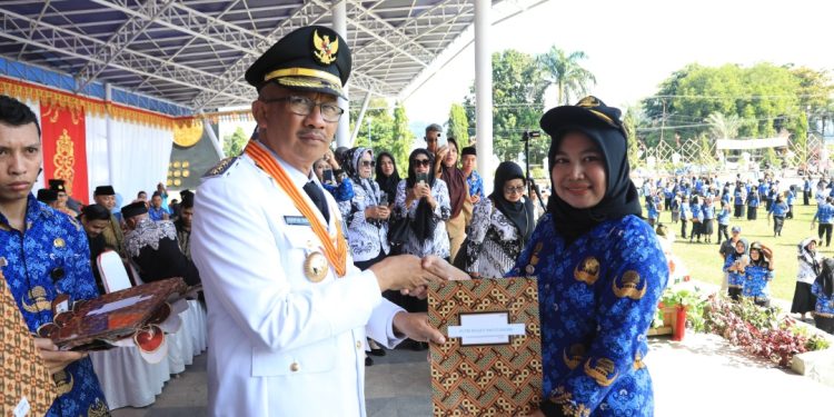 Diserahkan Pj Wali Kota, Ratusan PPPK Pemkot Kotamobagu Resmi Kantongi SK Pengangkatan
