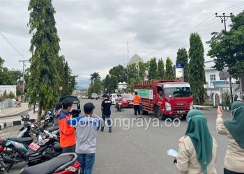 Dampak Sebaran Abu Vulkanik Gunung Ruang, BPBD Kotamobagu Bagi-bagi Masker Gratis