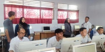 Pastikan Sesuai Prosedur, Ketua Bawaslu Yunita Mokodompit Awasi Pelaksanaan CAT Calon Anggota PPK se Kotamobagu