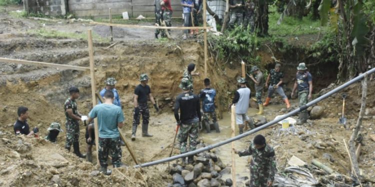 Hari ke Lima, Satgas TMMD Fokus Pemasangan Tiang Pancang Plat Duiker