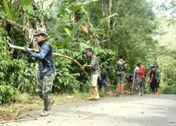 Wujud Nyata Kemanunggalan, Satgas TMMD Bangun Pipanisasi Air Bersih Warga Desa Modayag Tiga