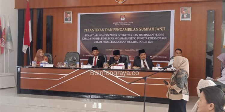 Wakili Wali Kota, Kaban Kesbangpol Kotamobagu Hadiri Pelantikan PPK Pilkada 2024