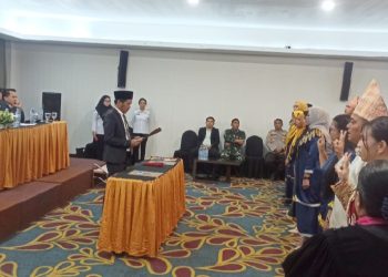 Ketua KPU Boltim Rusmin Mamonto Lantik 35 PPK untuk Pilkada 2024