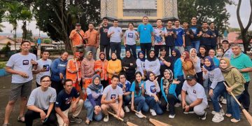 Jelang HUT Kotamobagu, BRI Gelar Aksi Bersih-bersih Taman Kota