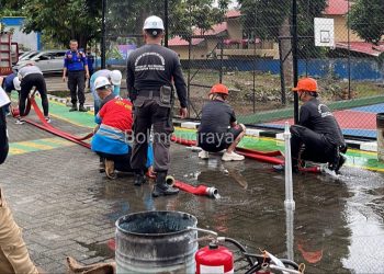 Gelar Simulasi, Damkar Kotamobagu Bekali Karyawan PLN Cara Penanggulangan Kebakaran