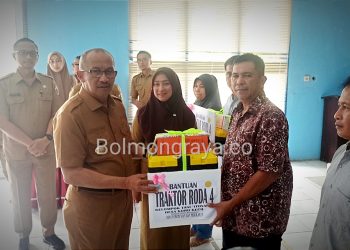Diserahkan Wali Kota, 5 Poktan di Kotamobagu Terima Bantuan Traktor