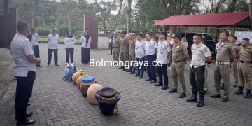 Gelar Razia, Satpol PP Sita Sejumlah Kostum Badut Jalanan