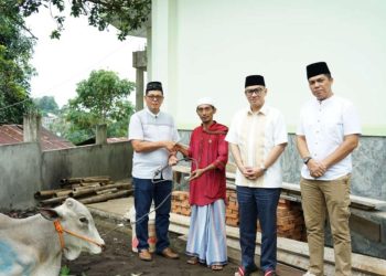 Jelang Idul Adha 1445 H, Kanwil Kemenkumham Sulut Salurkan Sapi Kurban di Sejumlah Masjid
