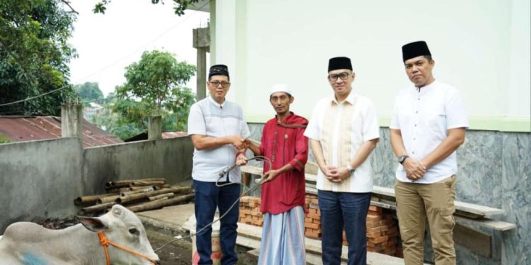 Jelang Idul Adha 1445 H, Kanwil Kemenkumham Sulut Salurkan Sapi Kurban di Sejumlah Masjid