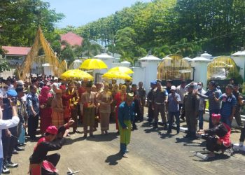 Pj Bupati Bolmong Jusnan Mokoginta Disambut dengan Prosesi Adat