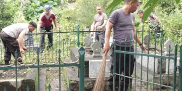 Makam A.P Mokoginta Diziarahi Polres Kotamobagu, Keluarga Besar Sampaikan Terima Kasih