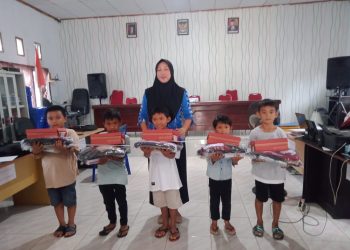 Pemdes Pontodon Timur Salurkan Bantuan Program Anak Asuh Tahun 2024