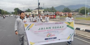 Meriahkan HBA ke – 64 dan HUT IAD ke – 24, Kejari Kotamobagu Gelar Jalan Sehat