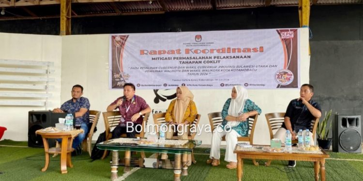 Komitmen Sukseskan Pilkada, Disdukcapil Kotamobagu Hadiri Rakor KPU