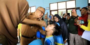 Canangkan PIN Polio, Asripan Nani Tinjau Langsung Pelaksanaan Imunisasi di sejumlah Sekolah