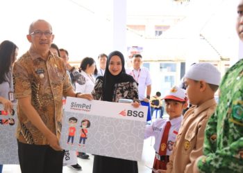 Gelar Edukasi Keuangan dan Pembukaan Rekening Pelajar, Asripan Nani Apresiasi OJK Sulut