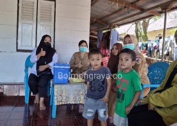 Jemput Bola, PKM Bilalang Sweeping PIN Polio ke Rumah Warga